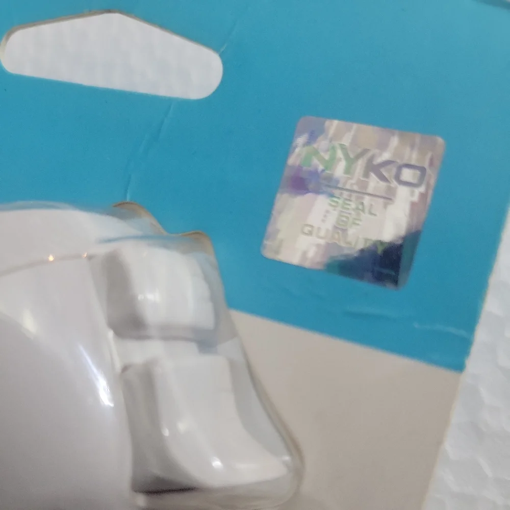 NWOT Kyoko Kama NunChuck Control ‎ For Nintendo WII